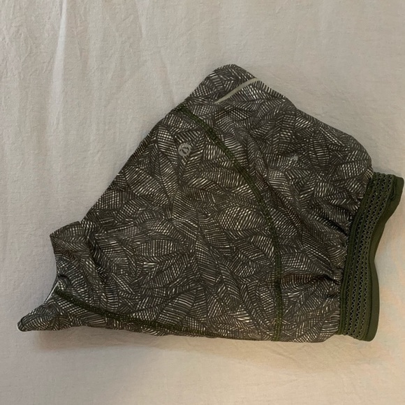 Lululemon - shorts - Picture 1 of 5